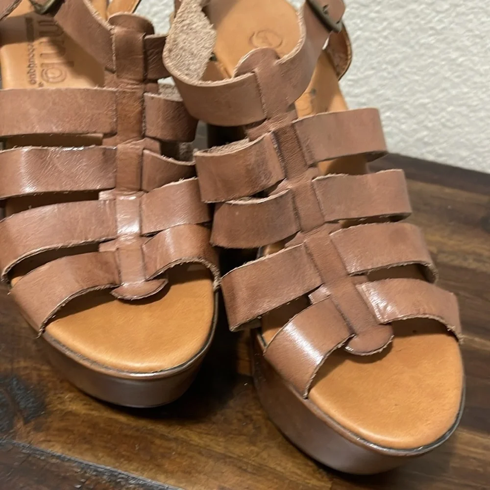 NNB sblock heel tan brown strappy leather platform shoes size 7